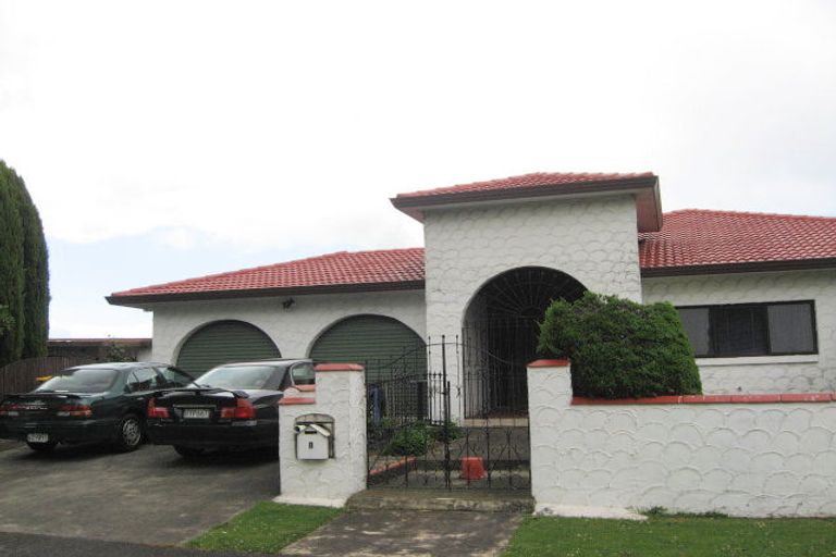 Photo of property in 1 Tatua Place, Conifer Grove, Takanini, 2112