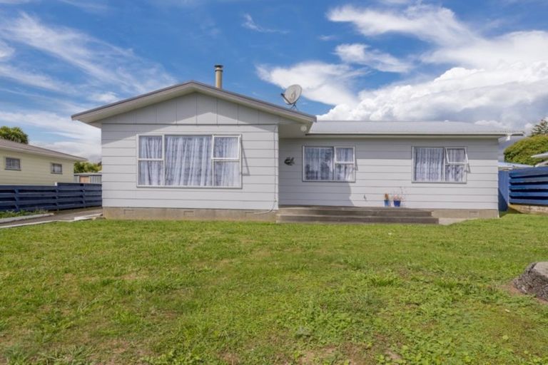 Photo of property in 16 Heather Street, Levin, 5510