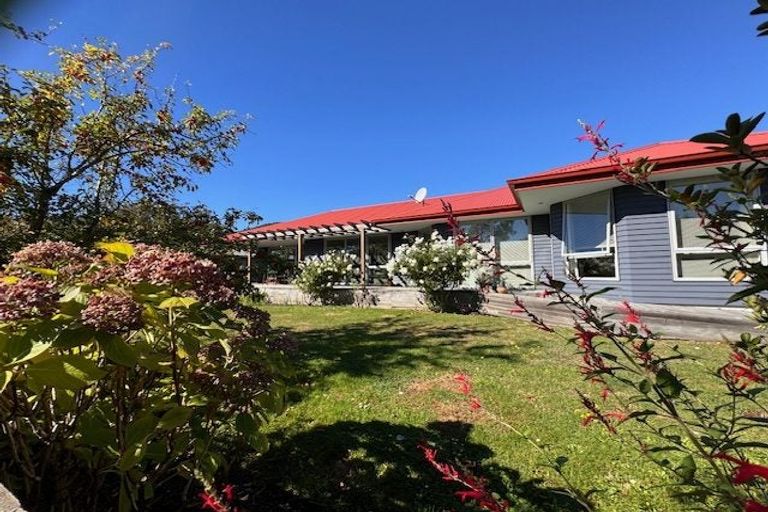 Photo of property in 6 Weka Place, Picton, 7220