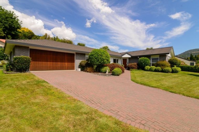 Photo of property in 35 Capricorn Place, Kawaha Point, Rotorua, 3010