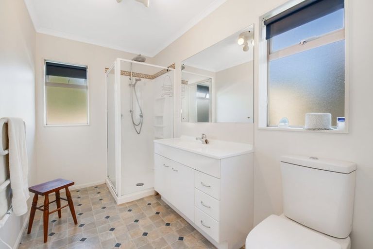 Photo of property in 48 Chesterfield Way, Orewa, 0931