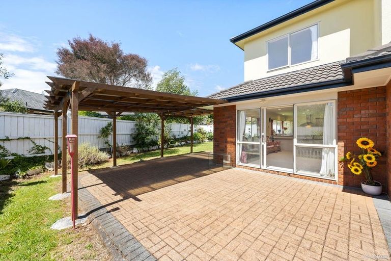 Photo of property in 22 Heyington Way, East Tamaki Heights, Auckland, 2016