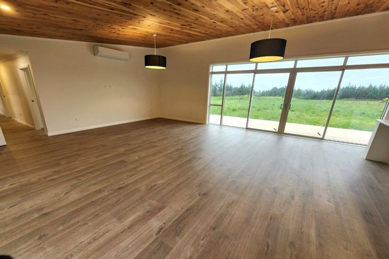 Photo of property in 2 Sarona Park Drive, Omanawa, 3171