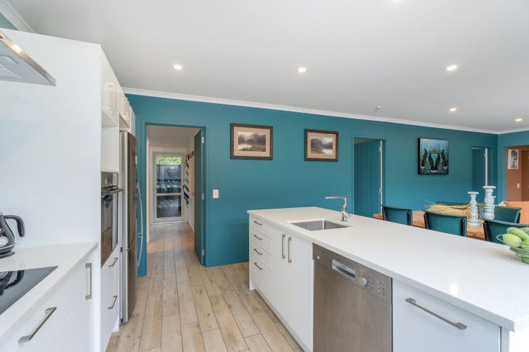 Photo of property in 56 Hahei Beach Road, Hahei, Whitianga, 3591