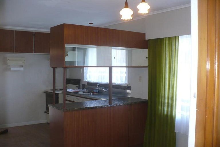 Photo of property in 2 Vera Road, Te Atatu South, Auckland, 0610