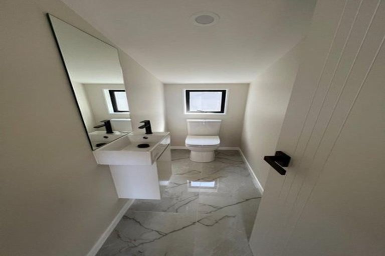 Photo of property in 10 Tapatai Place, Castor Bay, 0620