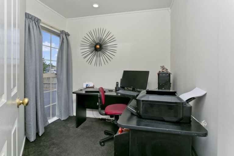 Photo of property in 4 Bundoran Way, Pinehill, Auckland, 0632