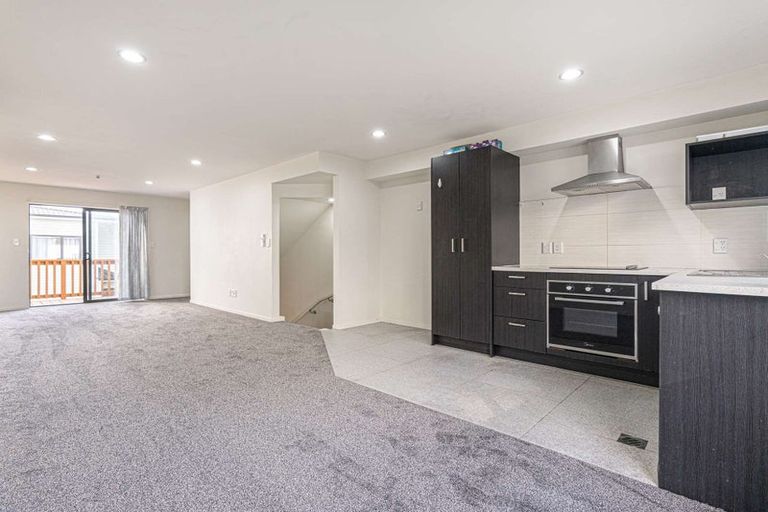Photo of property in 11 Gordon Place, Newtown, Wellington, 6021