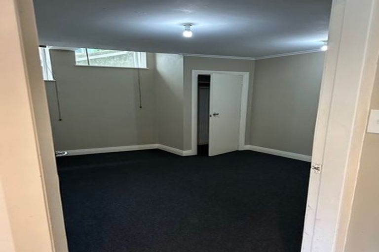 Photo of property in 3/133 Kelburn Parade, Kelburn, Wellington, 6012