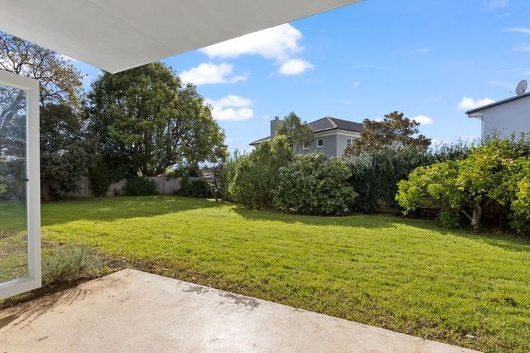 Photo of property in 2/133 Shakespeare Road, Milford, Auckland, 0620