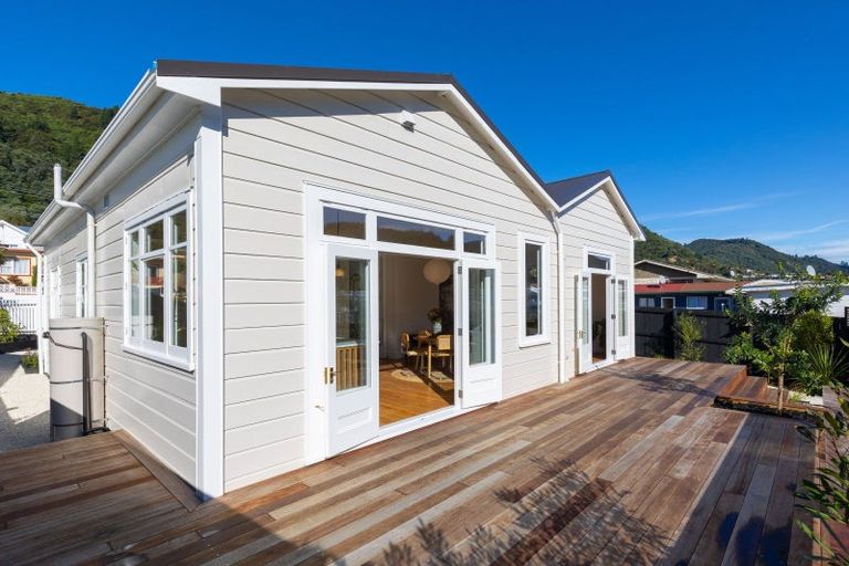 Photo of property in 95b Waikawa Road, Picton, 7220