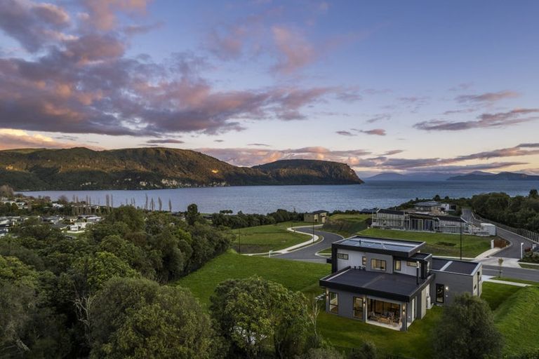 Photo of property in 32 Okaia Drive, Kinloch, Taupo, 3377