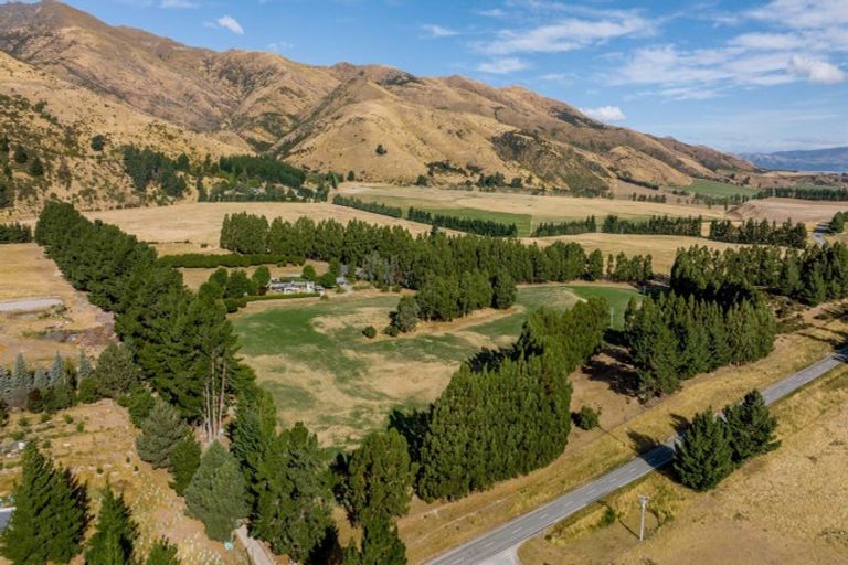 Photo of property in 728 Kane Road, Hawea Flat, Wanaka, 9382