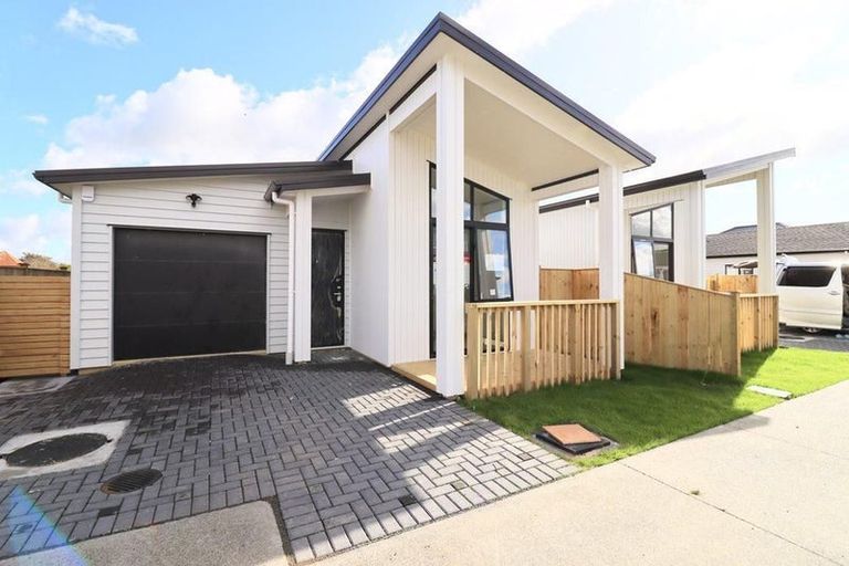 Photo of property in 6 Woven Place, Karaka, Papakura, 2113