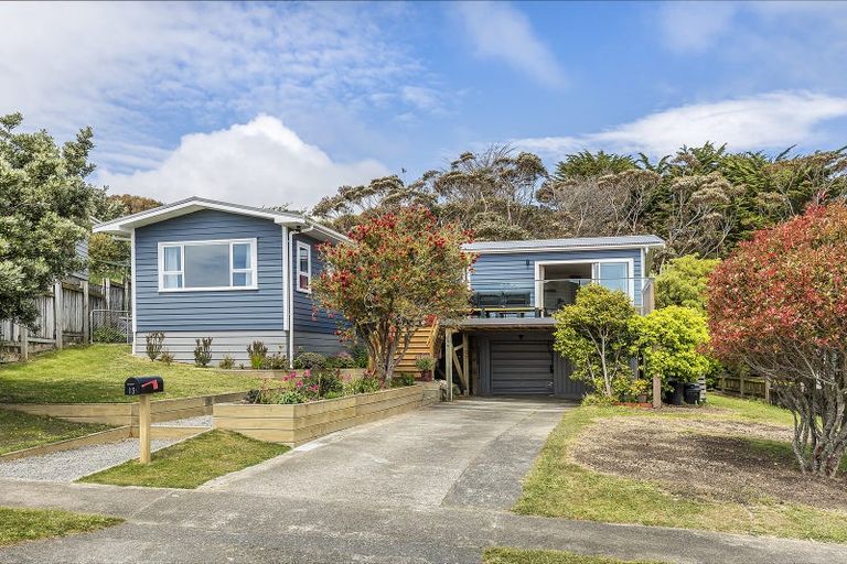 Photo of property in 13 De Castro Place, Titahi Bay, Porirua, 5022