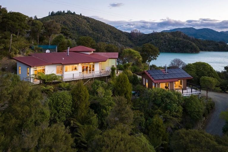 Photo of property in 19 St Omer Road, Saint Omer, Picton, 7282