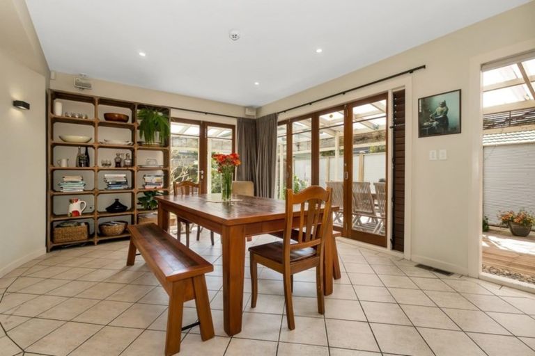 Photo of property in 2 Lynch Street, Point Chevalier, Auckland, 1022