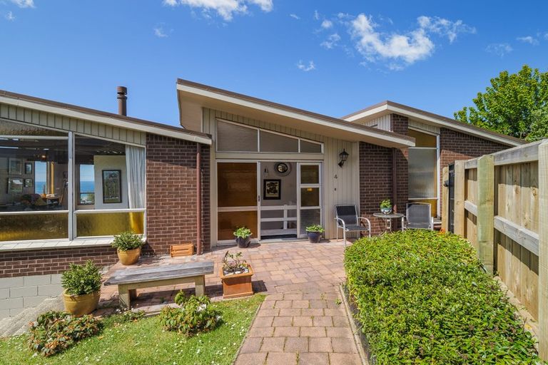 Photo of property in 4 Winston Place, Kew, Dunedin, 9012