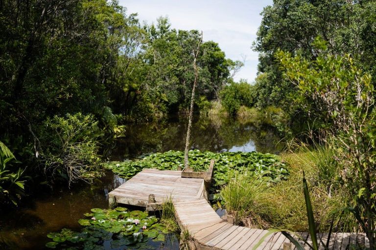 Photo of property in 1024 Takatu Road, Tawharanui Peninsula, Matakana, 0986