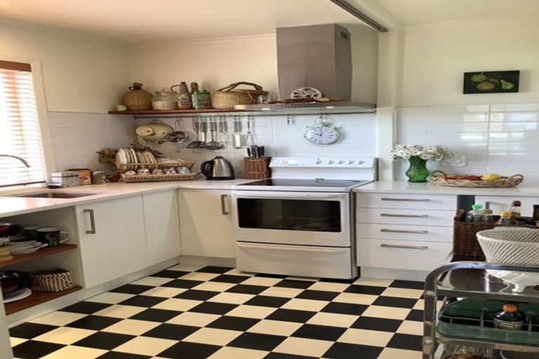 Photo of property in 302 Rangatira Road, Beach Haven, Auckland, 0626