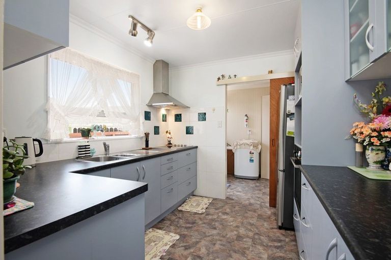 Photo of property in 44 Hillcrest Drive, Kelvin Grove, Palmerston North, 4414