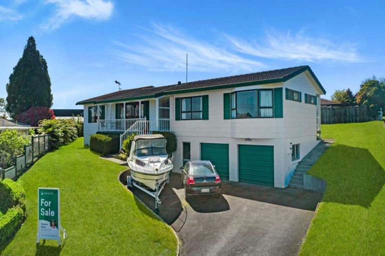 Photo of property in 10 Bradley Place, Lynmore, Rotorua, 3010