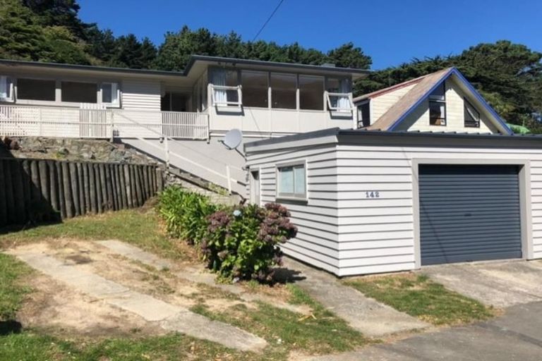 Photo of property in 142 Parkvale Road, Karori, Wellington, 6012