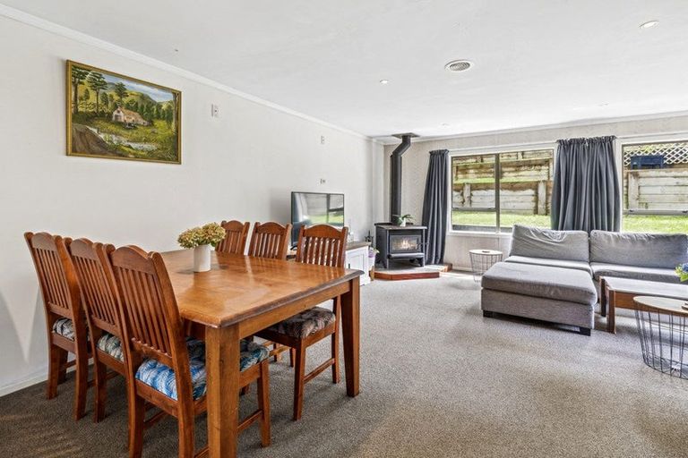 Photo of property in 17 Jenanne Place, Totara Vale, Auckland, 0629