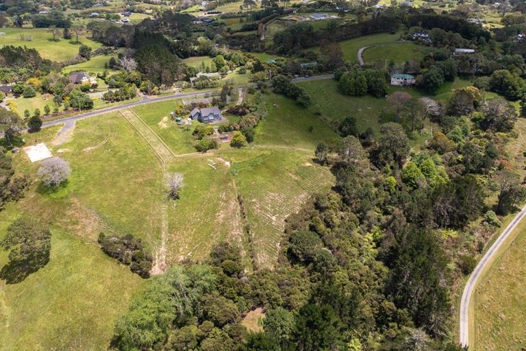 Photo of property in 679 Ridge Road, Riverhead, 0793