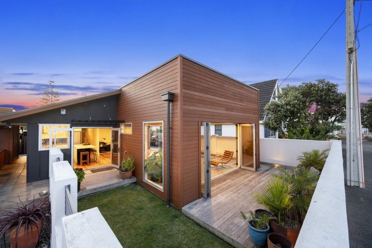 Photo of property in 108 Charles Street, Westshore, Napier, 4110