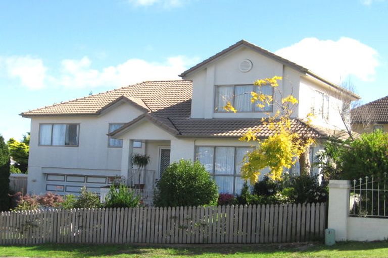 Photo of property in 23 Belgate Place, Somerville, Auckland, 2014