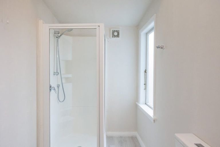 Photo of property in 24 Vernon Avenue, Takaro, Palmerston North, 4412