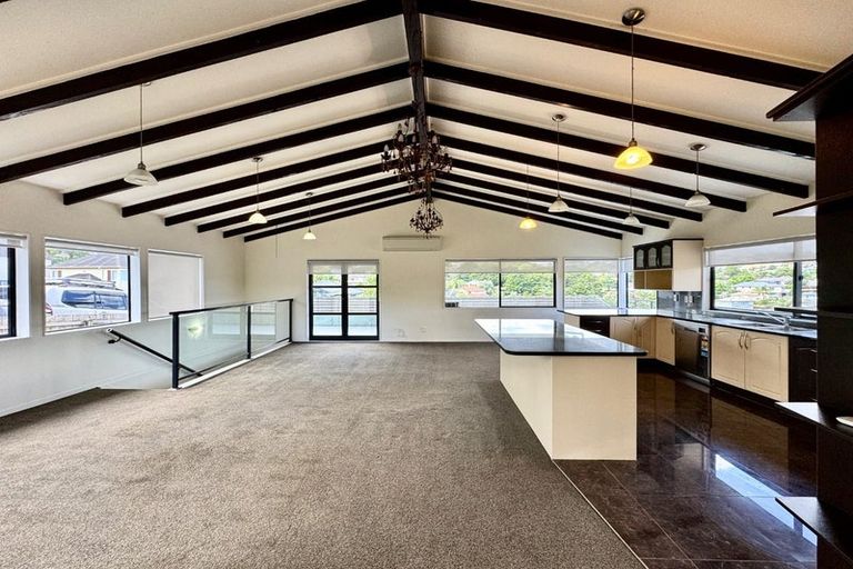 Photo of property in 25 Chieftain Rise, Goodwood Heights, Auckland, 2105