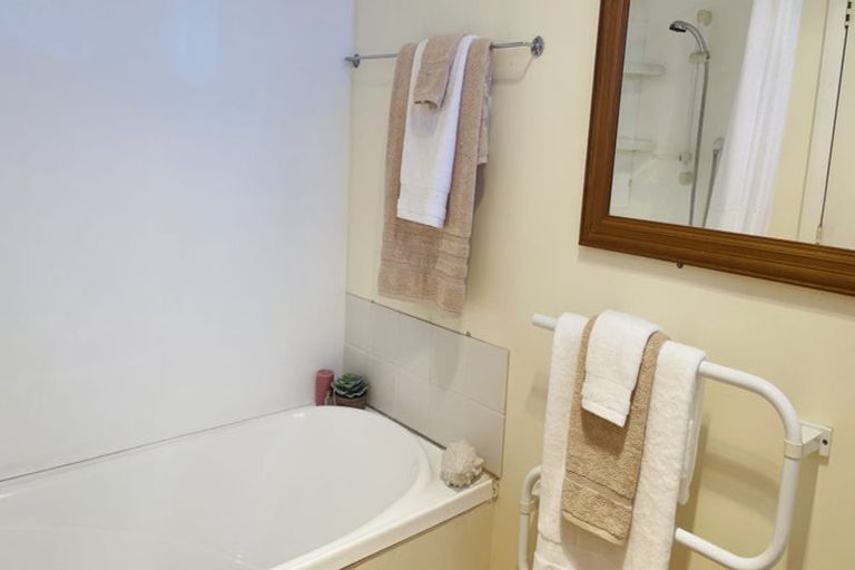 Photo of property in 70 Franklyn Road, Tawa, Wellington, 5028