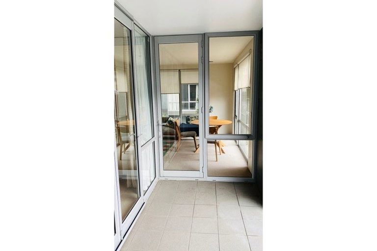 Photo of property in Sanctum Apartments, 11/10a Ebor Street, Te Aro, Wellington, 6011