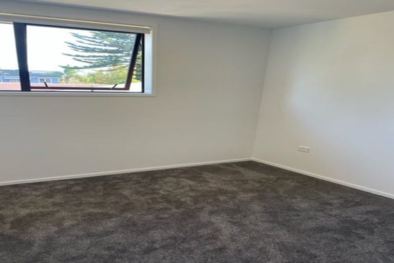 Photo of property in 6/10 Yeovil Road, Te Atatu Peninsula, Auckland, 0610