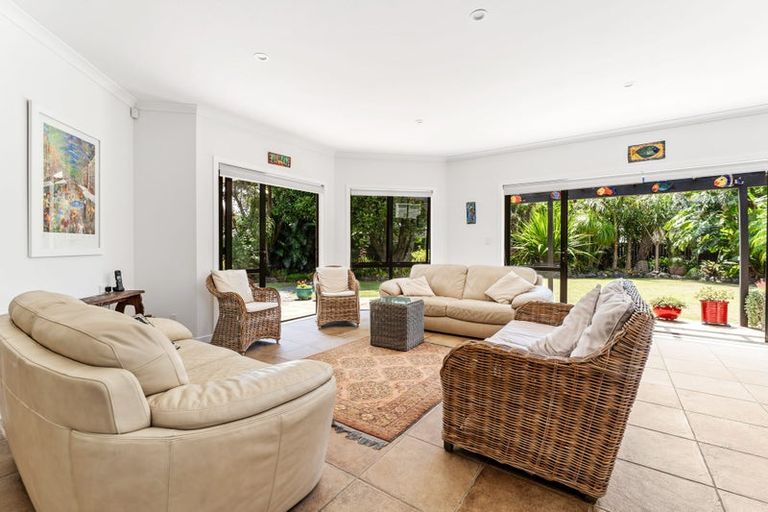 Photo of property in 22 Glamis Avenue, Manly, Whangaparaoa, 0930