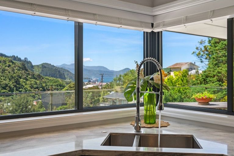 Photo of property in 6 West Terrace, Picton, 7220