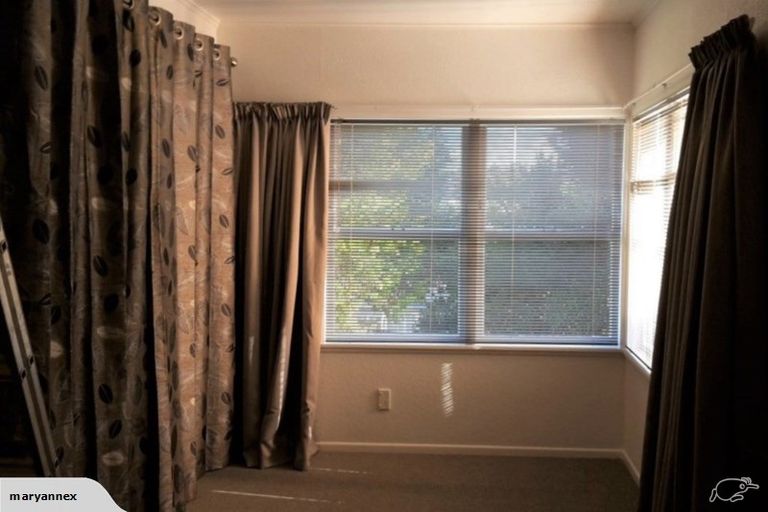 Photo of property in 186 Forrest Hill Road, Forrest Hill, Auckland, 0620