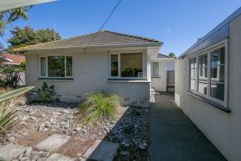 Photo of property in 46 Hawthornden Road, Avonhead, Christchurch, 8042