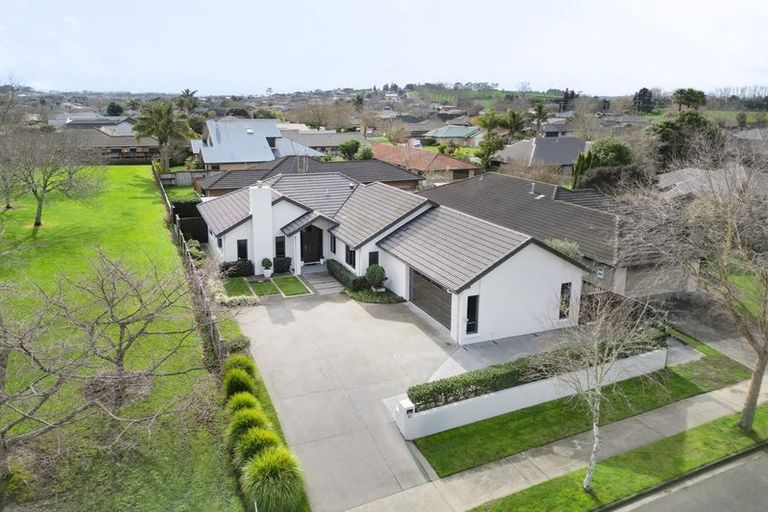 Photo of property in 52 Wiltshire Drive, Huntington, Hamilton, 3210