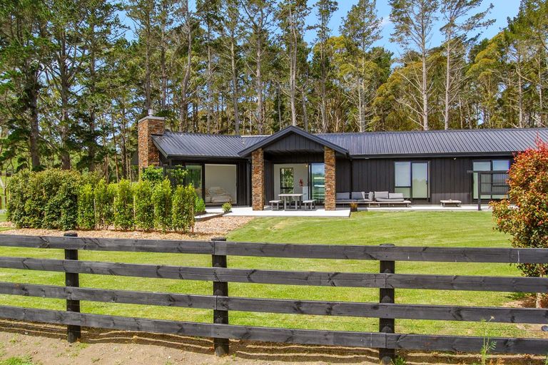 Photo of property in 1 Gumtree Way, Kaiwaka, 0573