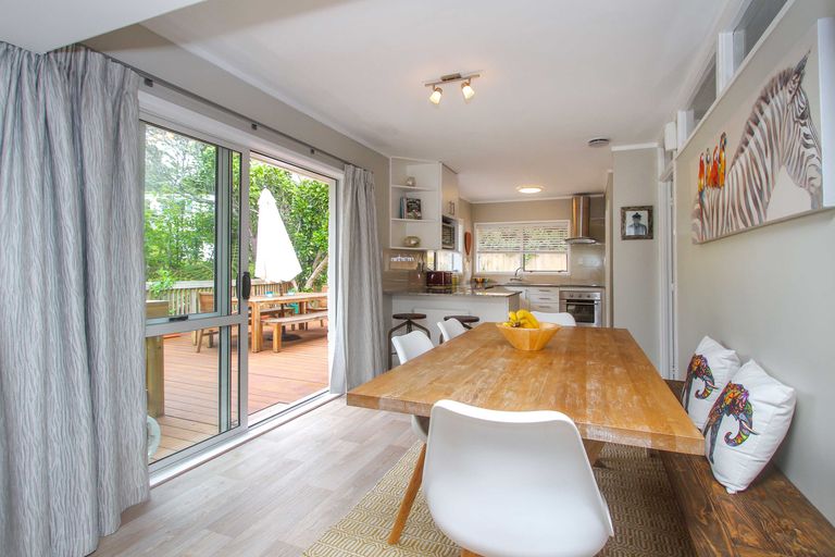 Photo of property in 2/39a Hebron Road, Waiake, Auckland, 0630