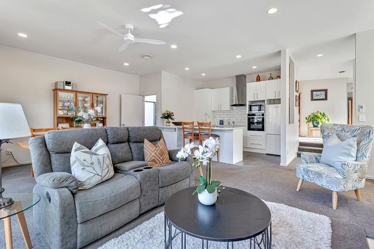 Photo of property in 14 Sophora Way, Albany, Auckland, 0632