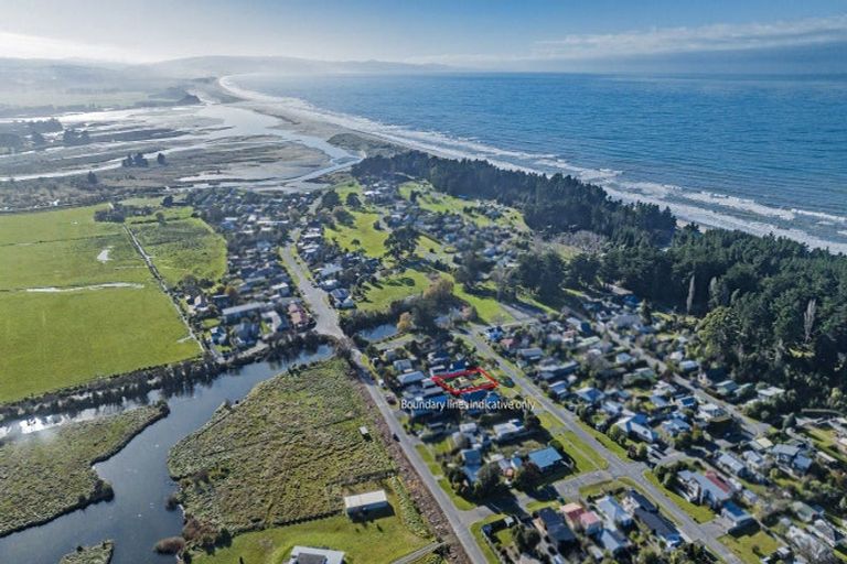 Photo of property in 29 Reserve Road, Waikuku Beach, 7473