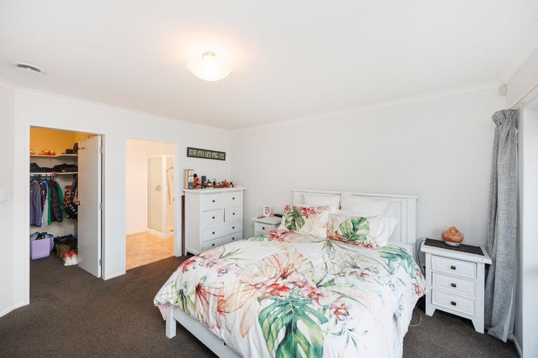 Photo of property in 197 Ruapehu Drive, Fitzherbert, Palmerston North, 4410