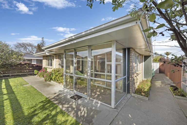 Photo of property in 1/99 Vogel Street, Roslyn, Palmerston North, 4414