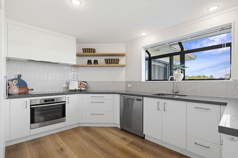 Photo of property in 23 Brookesmith Drive, Waiuku, 2123