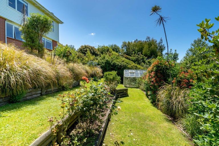 Photo of property in 18 Pioneer Crescent, Helensburgh, Dunedin, 9010