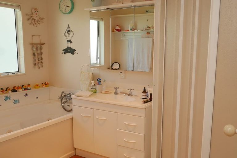 Photo of property in 68 Ames Street, Paekakariki, 5034